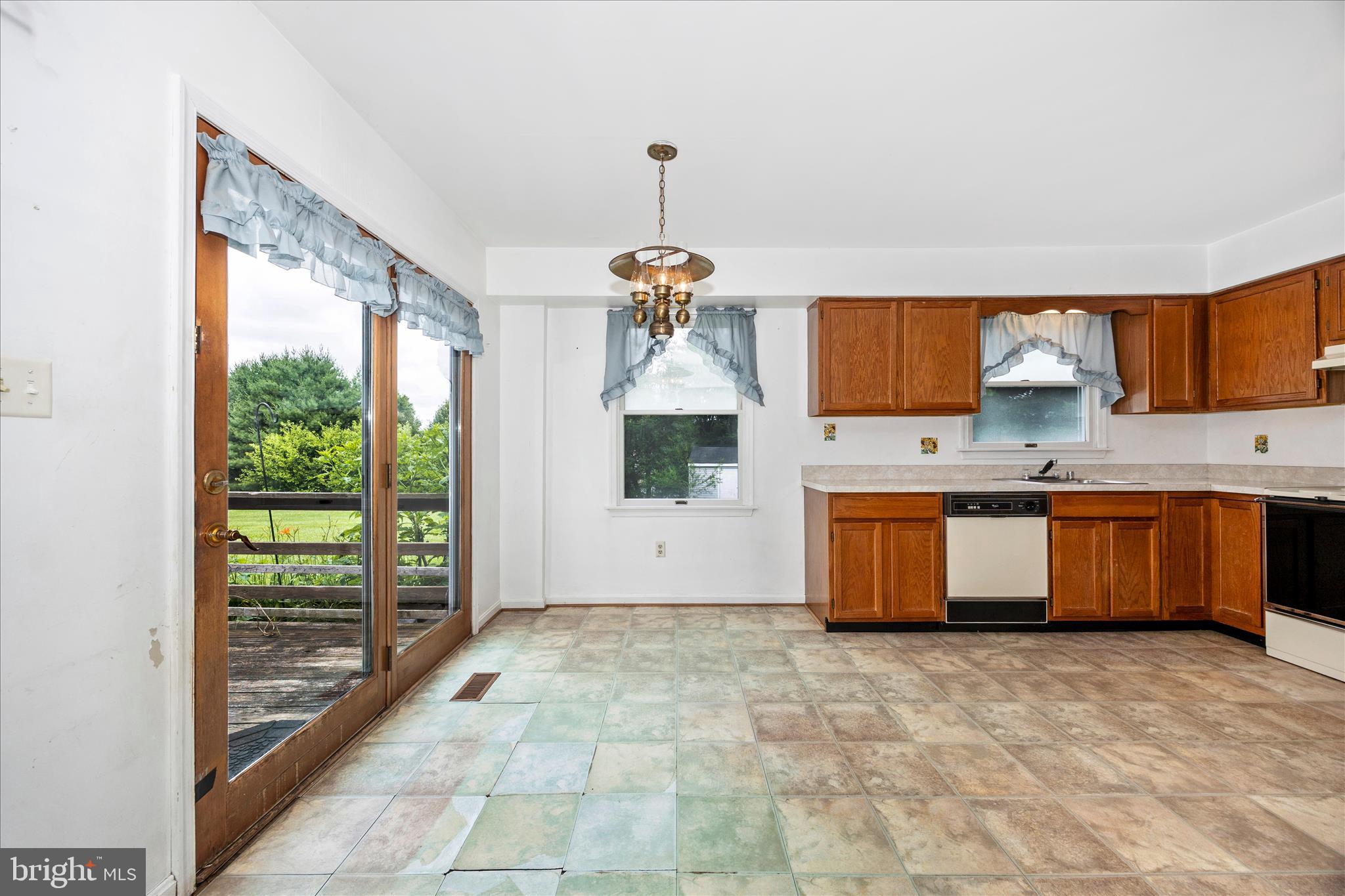 6617 CHRISTY ACRES COURT