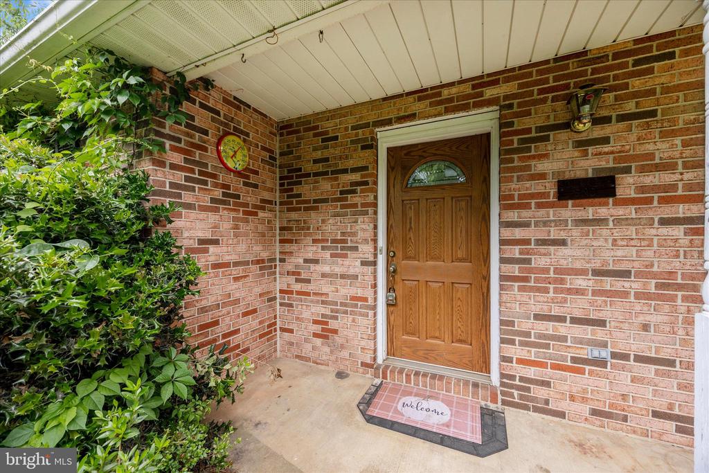 6617 CHRISTY ACRES COURT