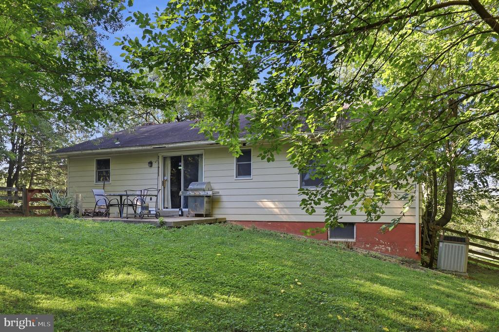 1812 W LIBERTY ROAD