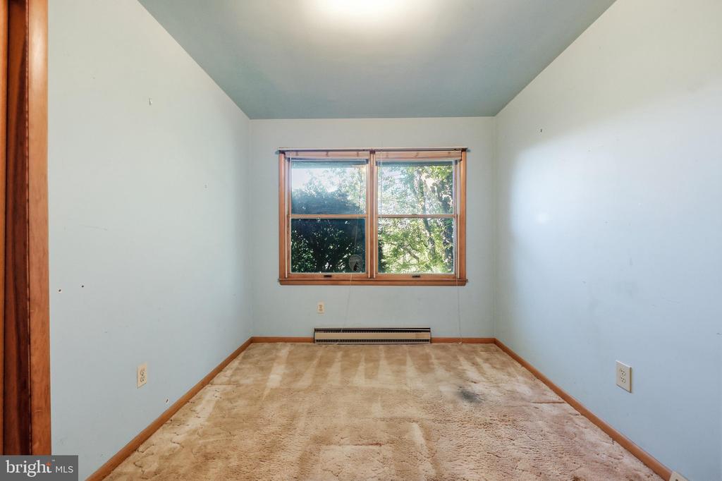 1812 W LIBERTY ROAD