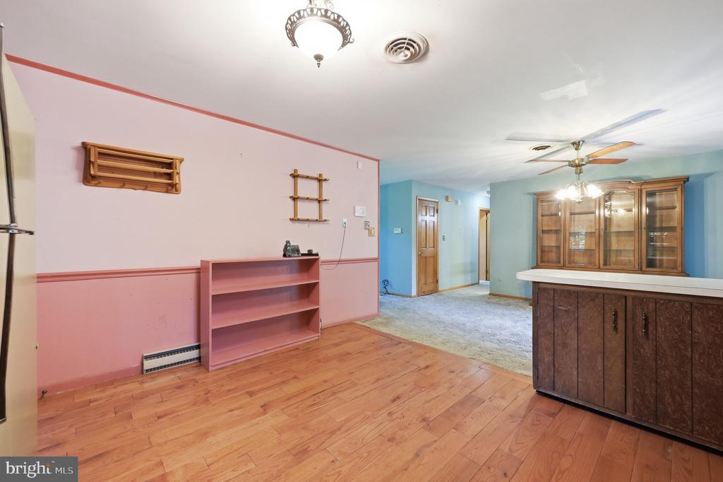 1812 W LIBERTY ROAD