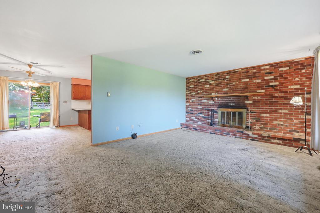 1812 W LIBERTY ROAD