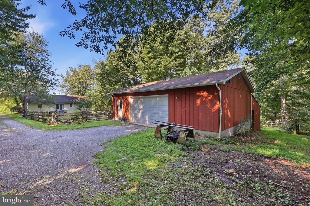 1812 W LIBERTY ROAD