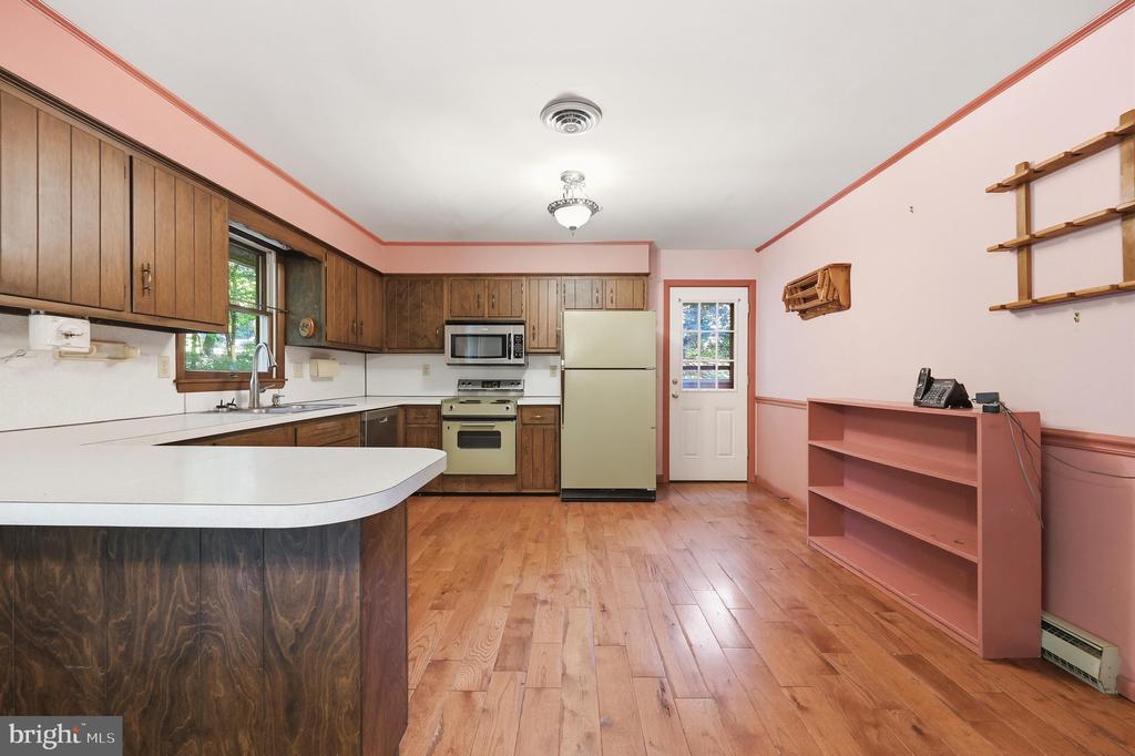 1812 W LIBERTY ROAD