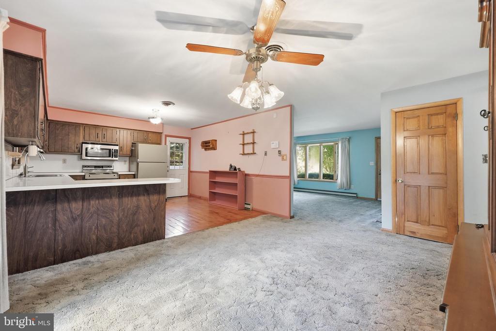 1812 W LIBERTY ROAD