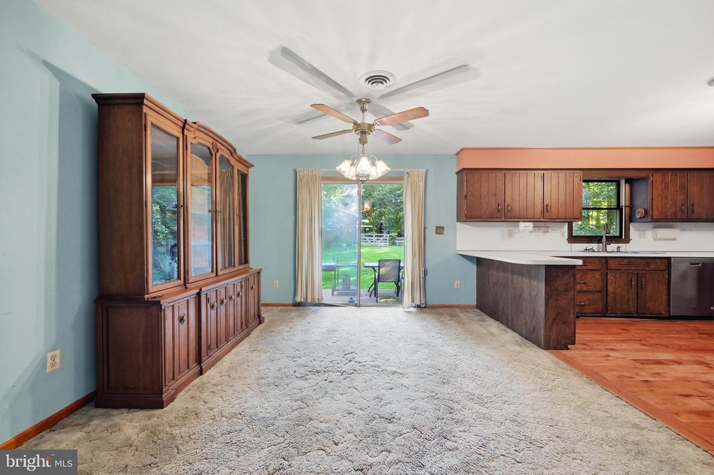 1812 W LIBERTY ROAD