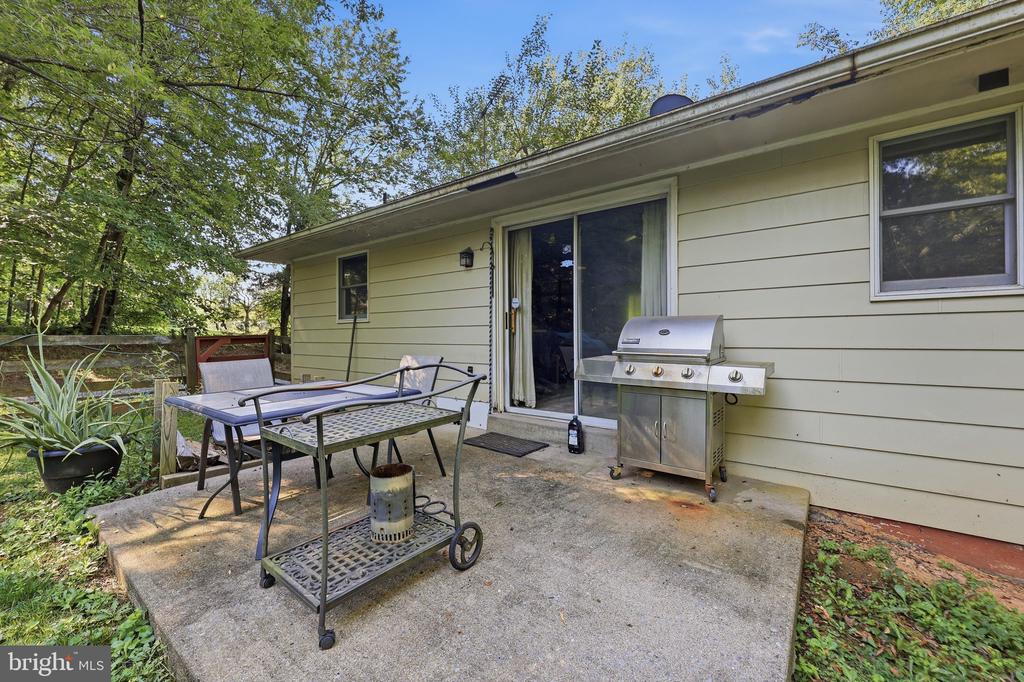 1812 W LIBERTY ROAD