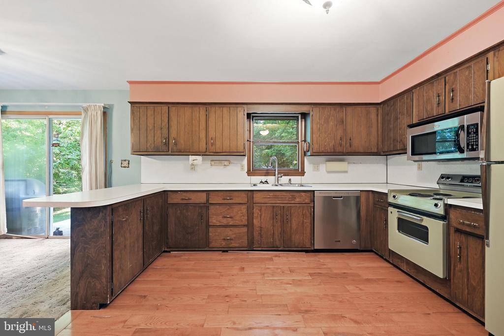 1812 W LIBERTY ROAD