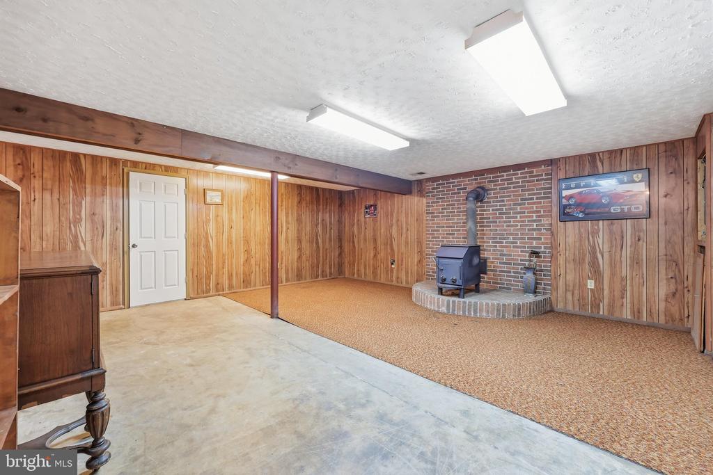 1812 W LIBERTY ROAD
