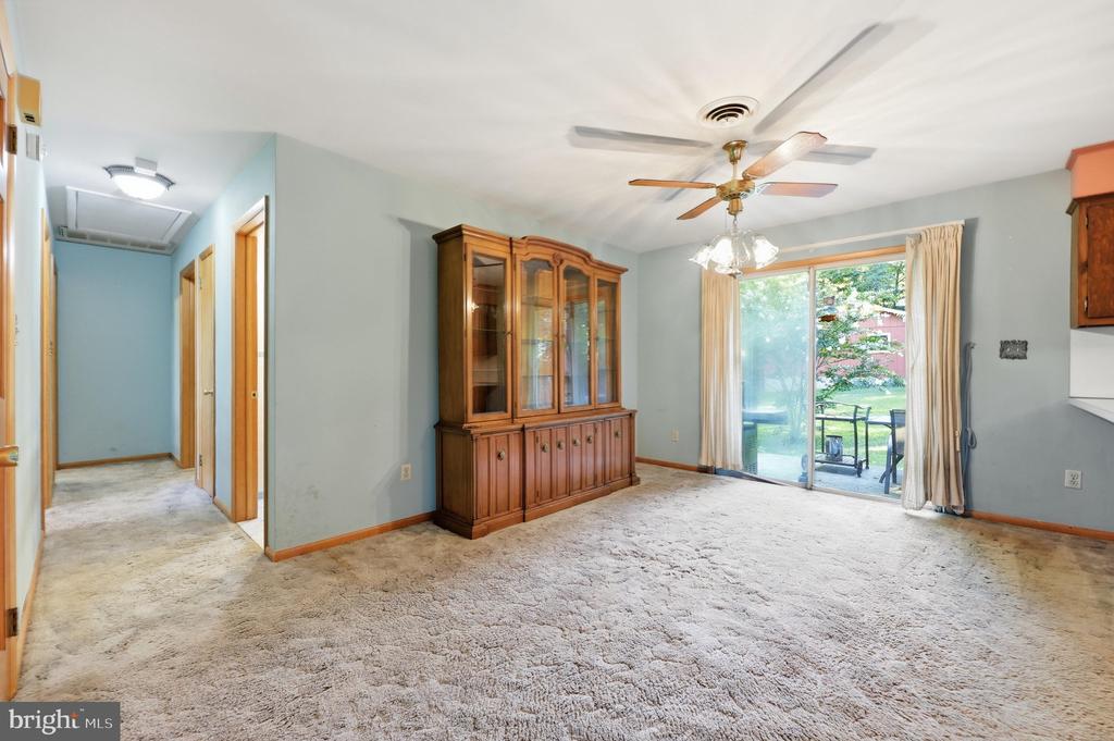 1812 W LIBERTY ROAD