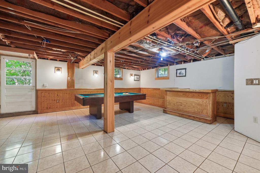 1812 W LIBERTY ROAD