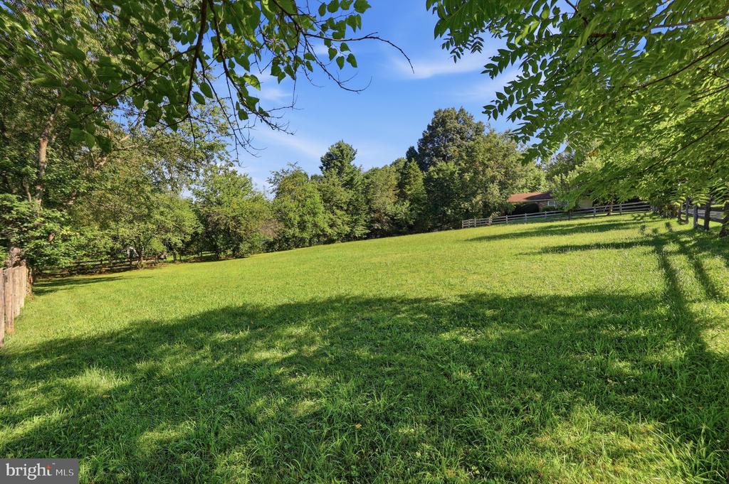 1812 W LIBERTY ROAD