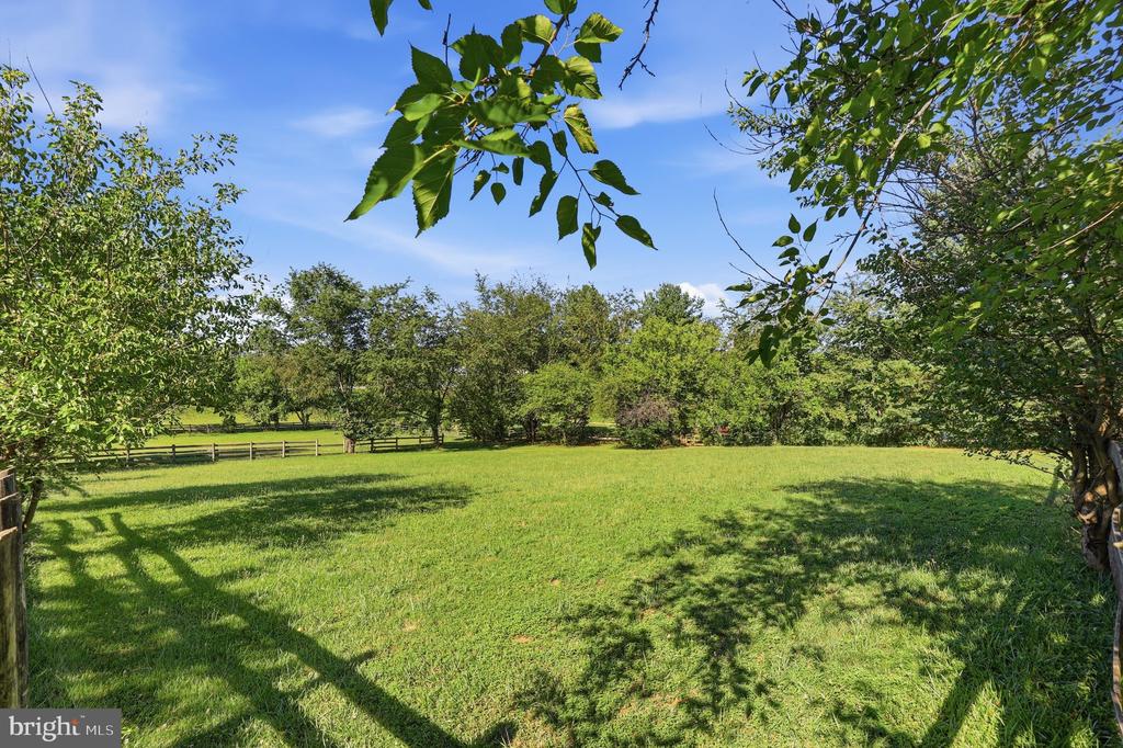 1812 W LIBERTY ROAD