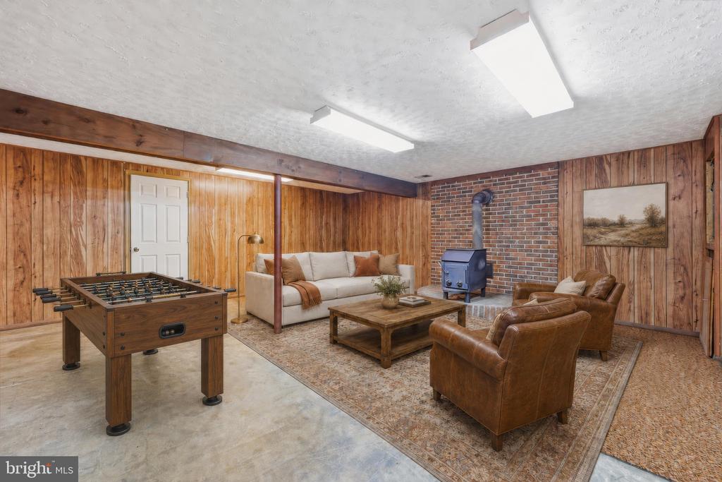 1812 W LIBERTY ROAD