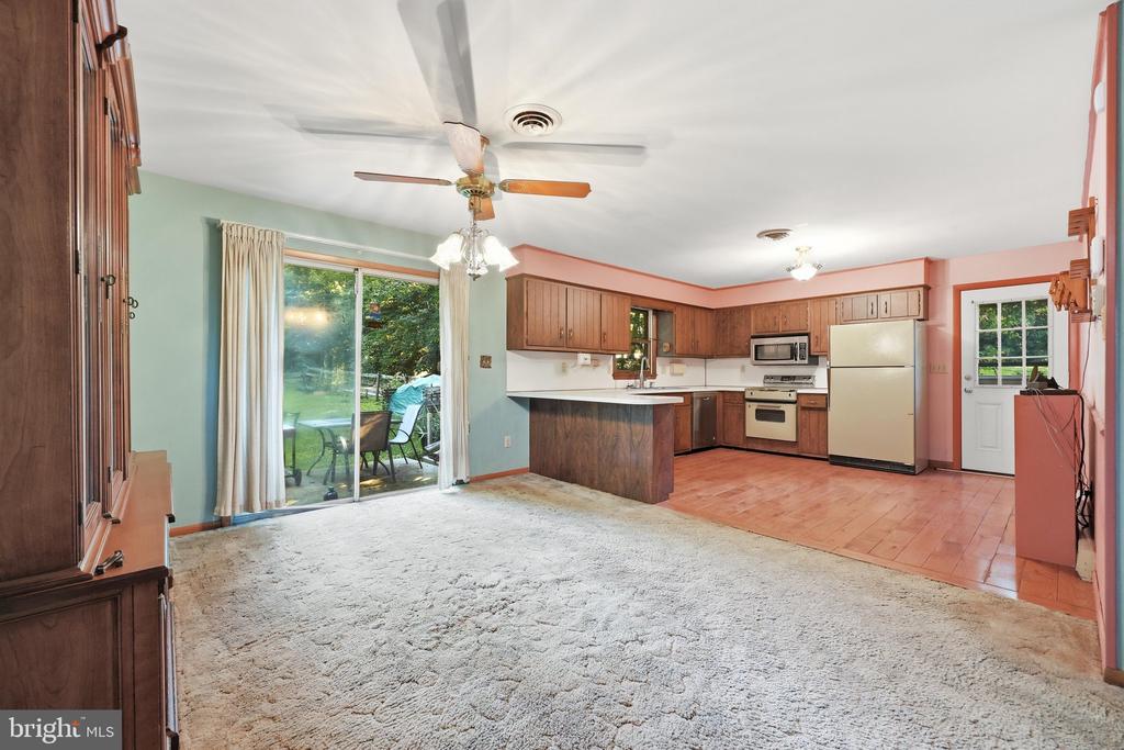 1812 W LIBERTY ROAD