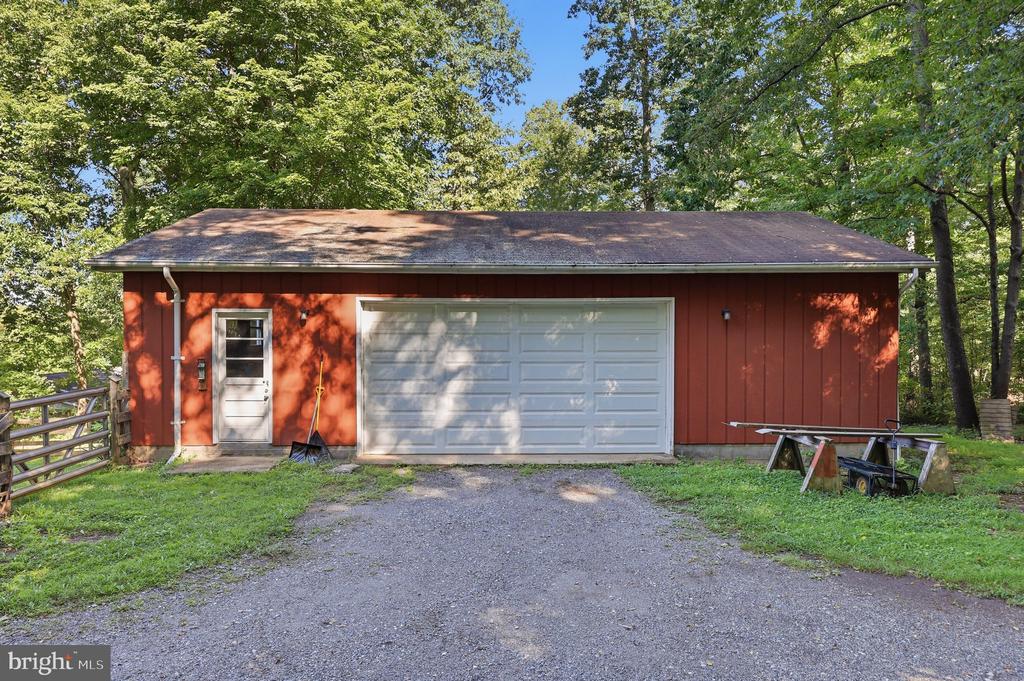 1812 W LIBERTY ROAD