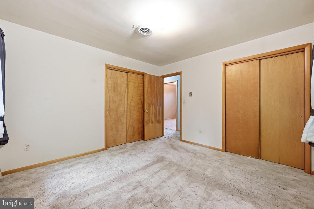 1812 W LIBERTY ROAD