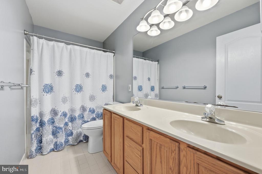 810 BRIDLEWREATH WAY