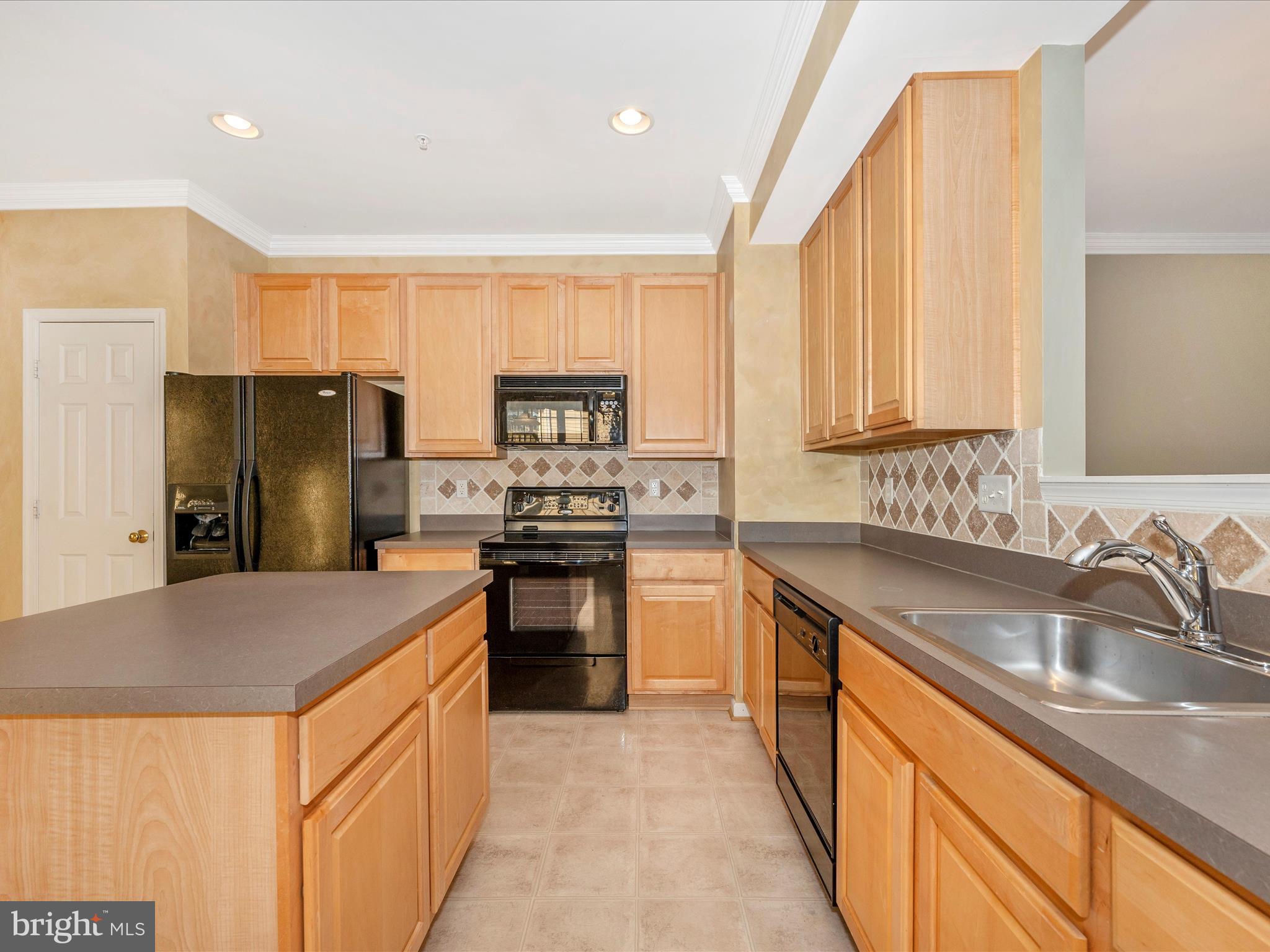 7211 Black Creek LANE