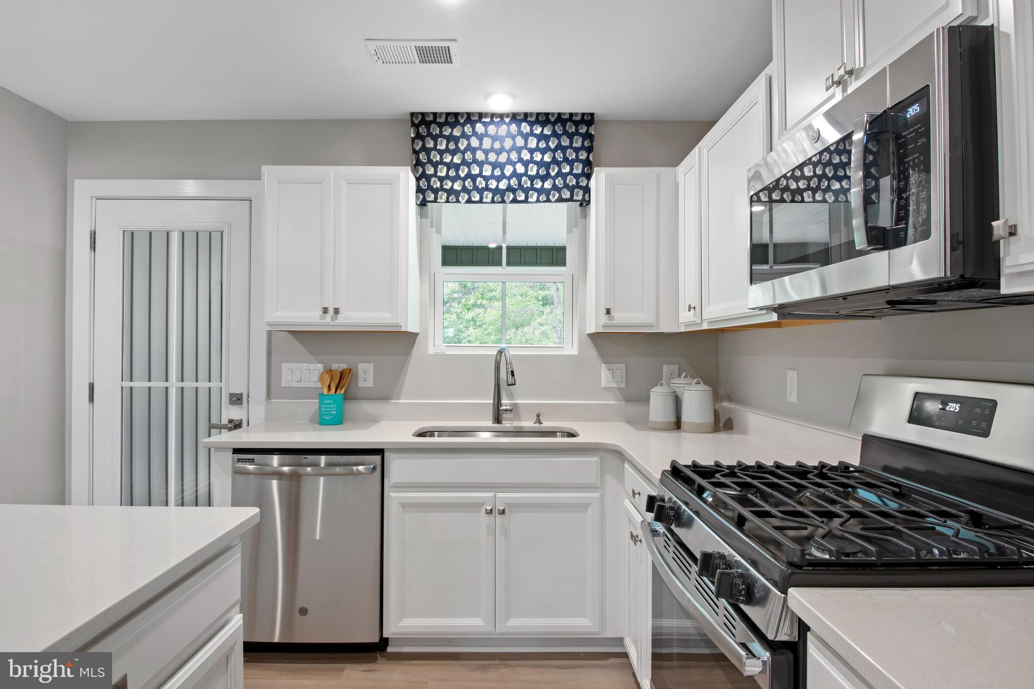 2500 Crown Point CIRCLE