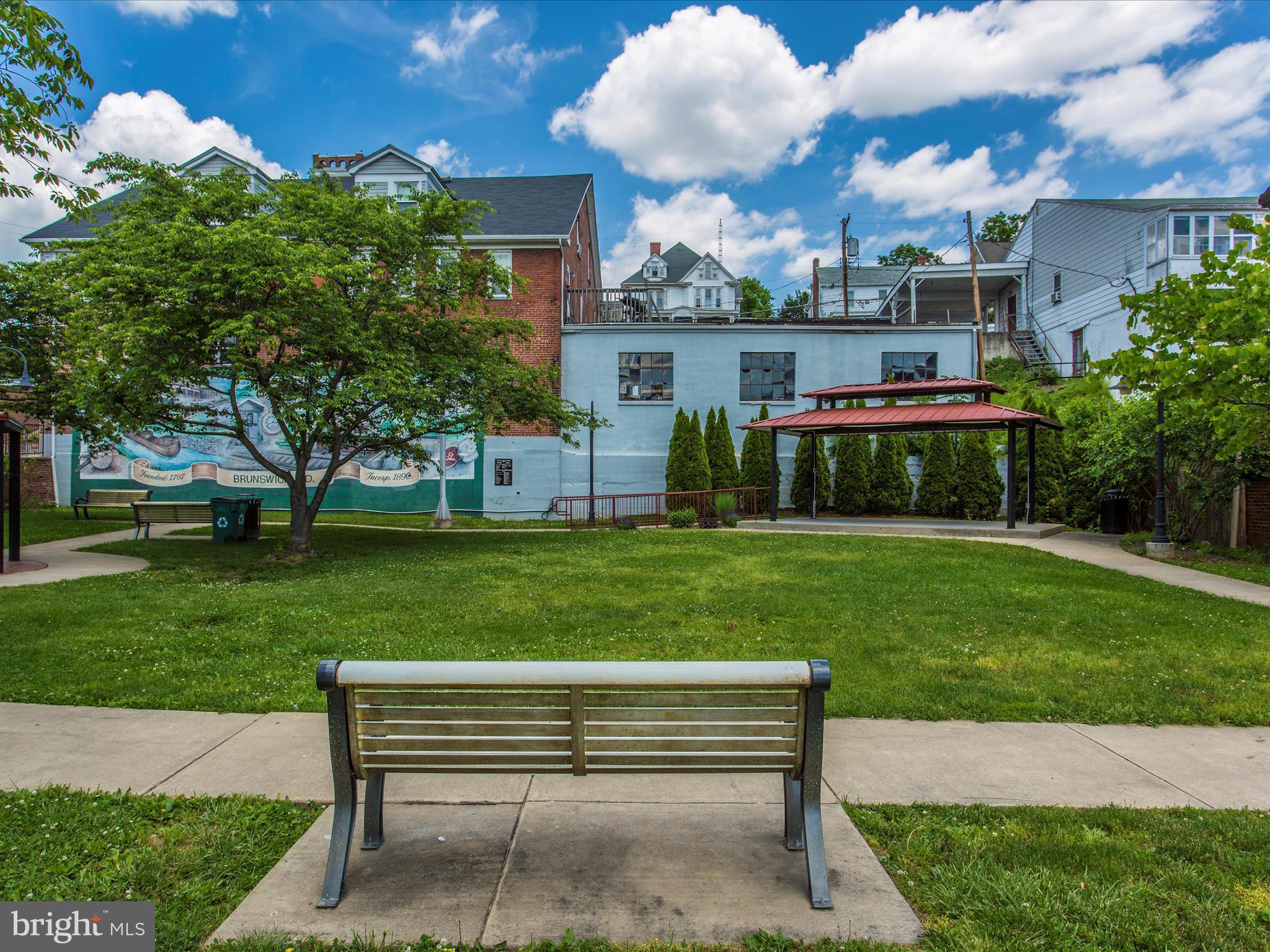 307 W Potomac STREET