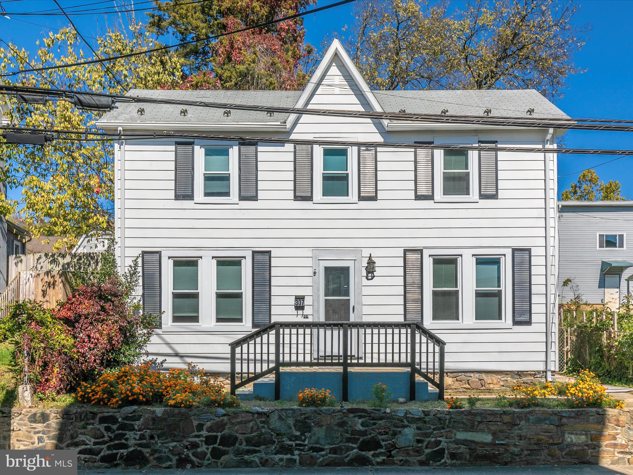 307 W Potomac STREET