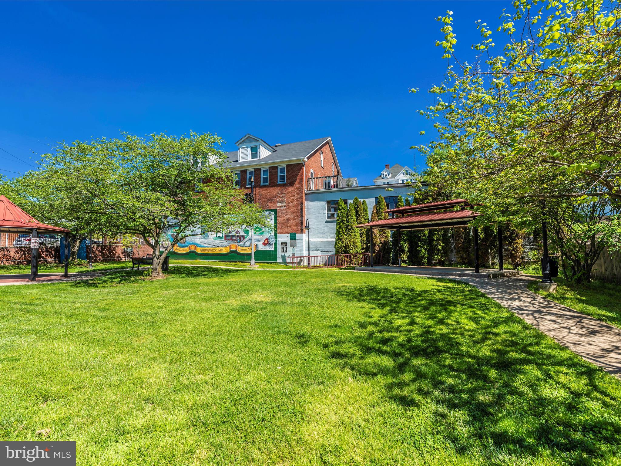 307 W Potomac STREET