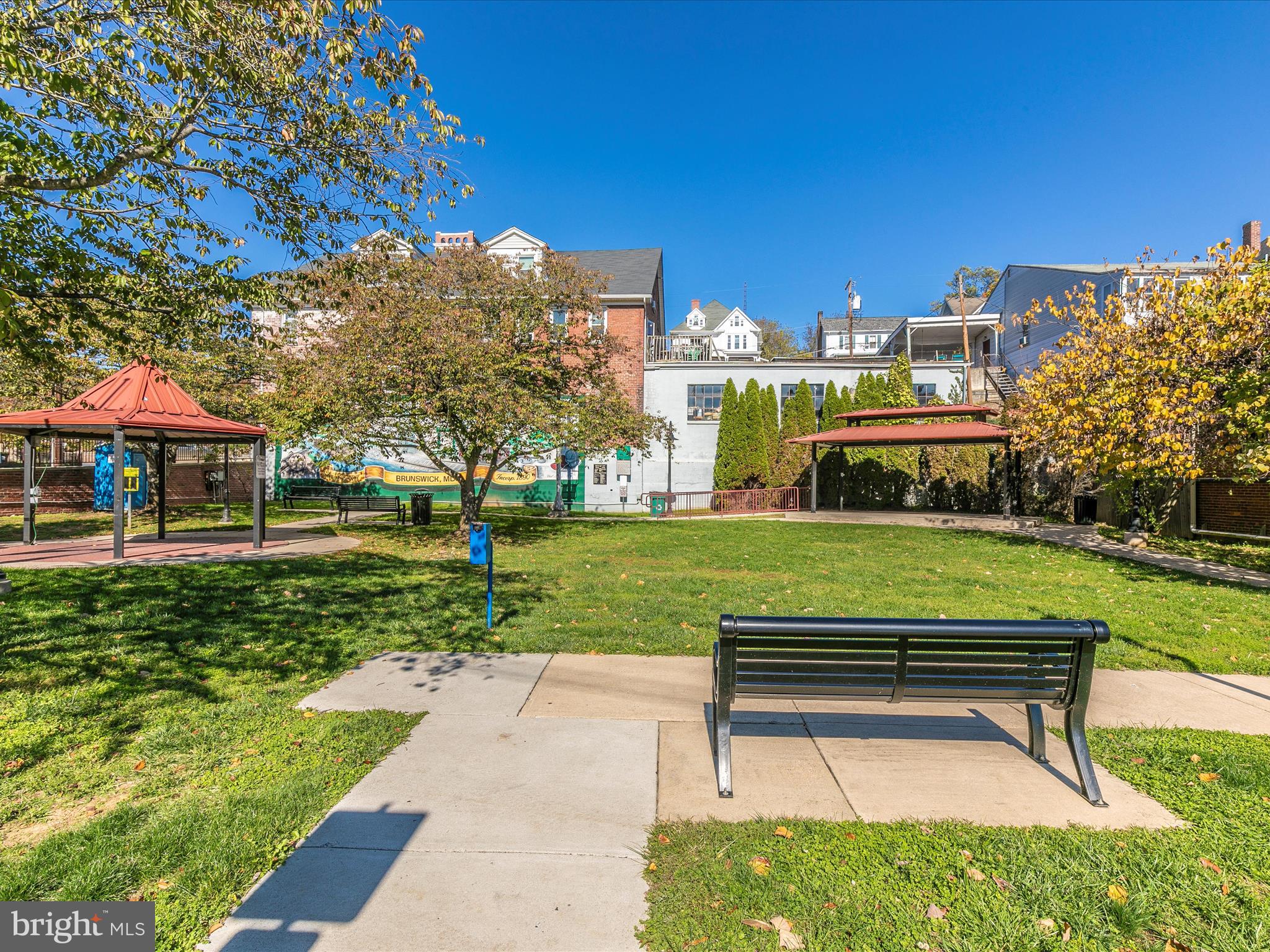 307 W Potomac STREET