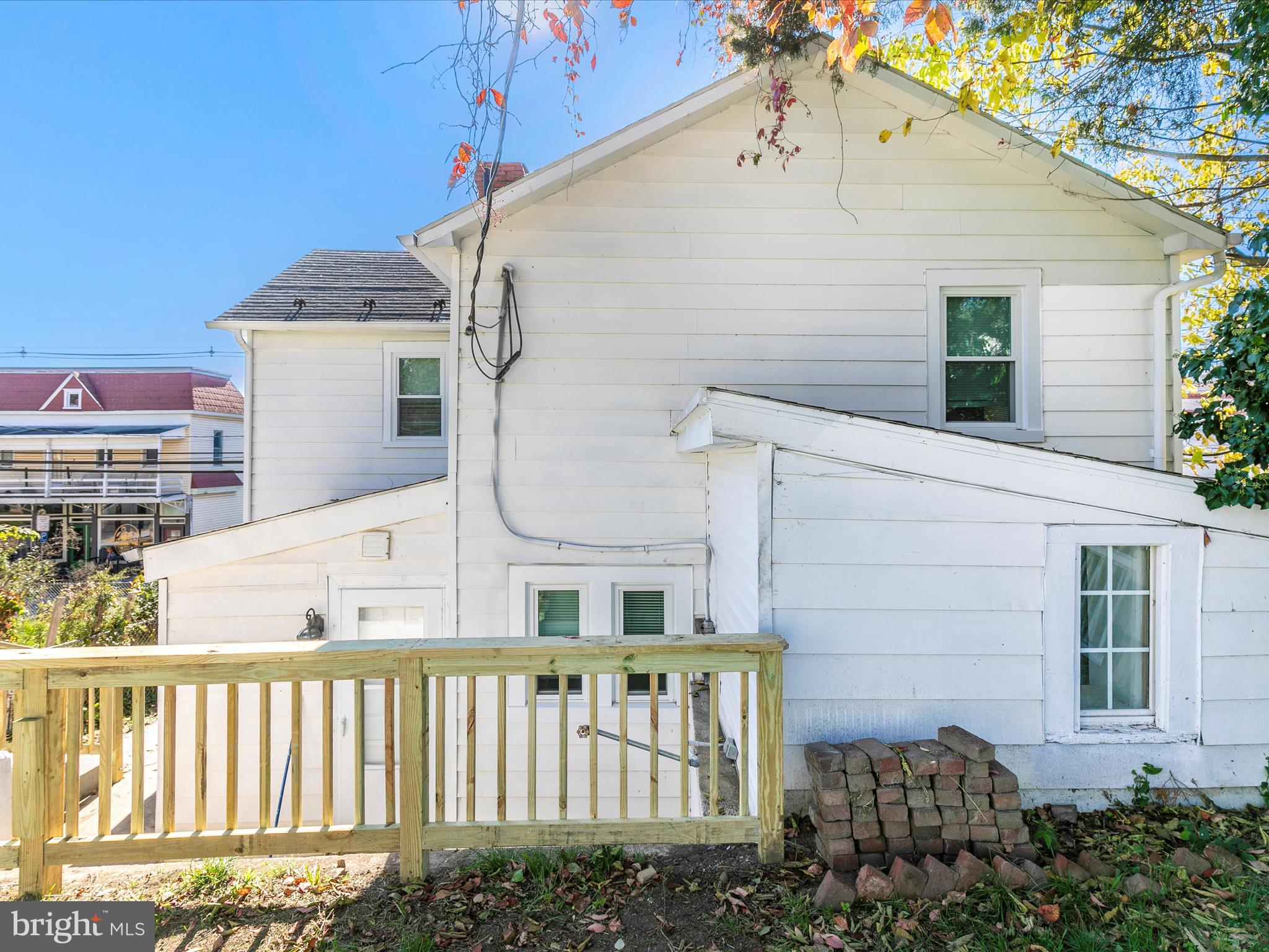 307 W Potomac STREET