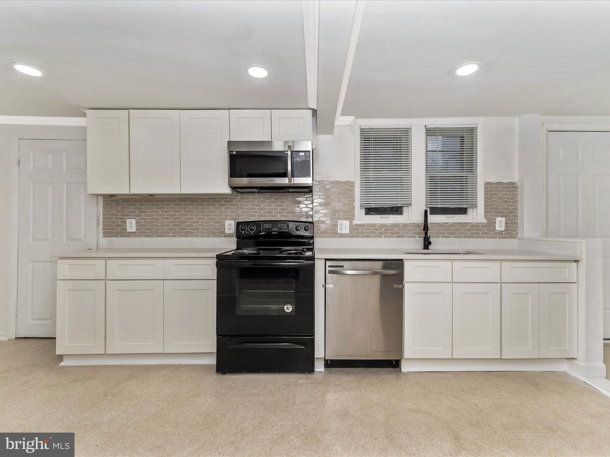 307 W Potomac STREET