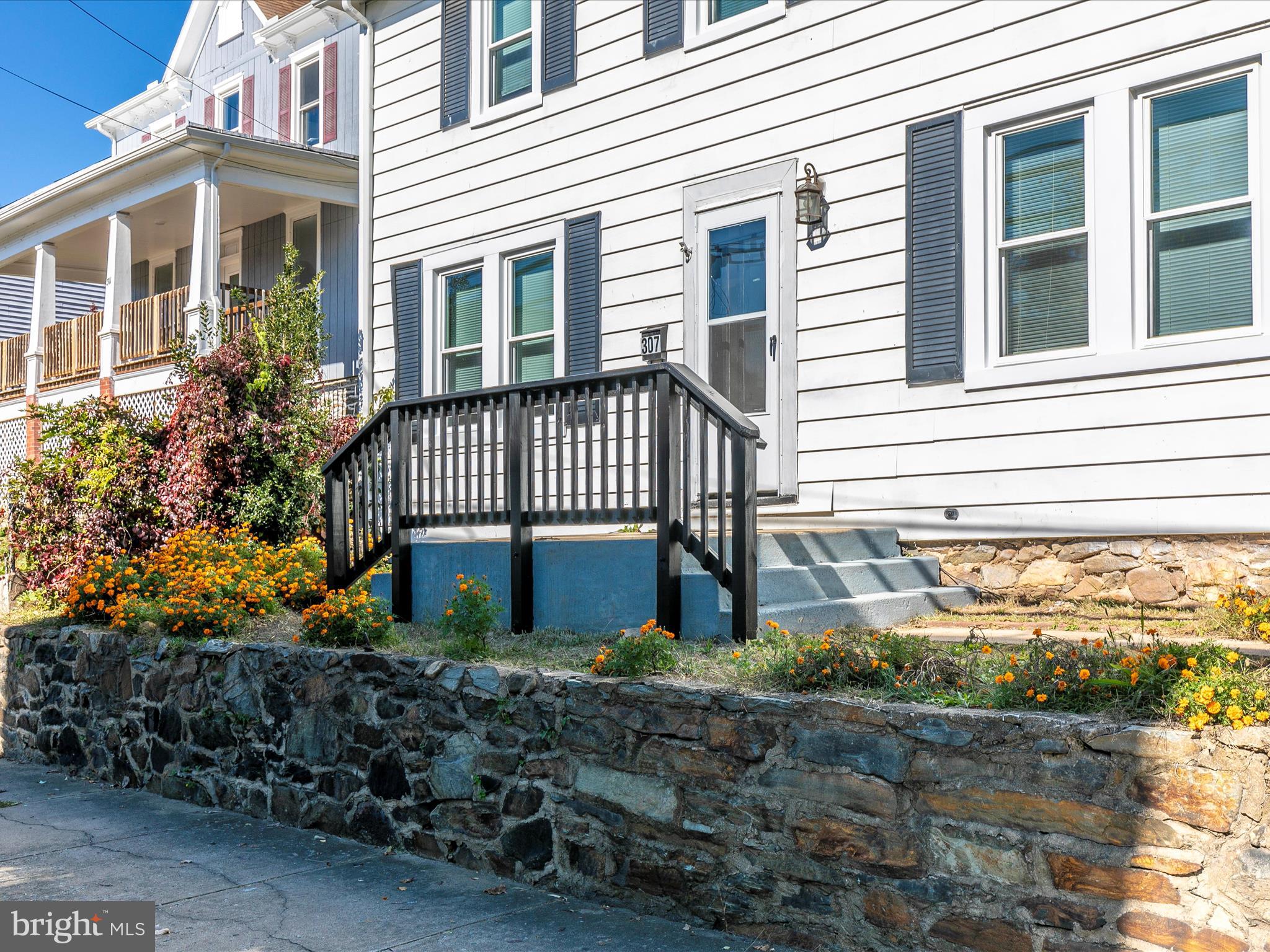 307 W Potomac STREET