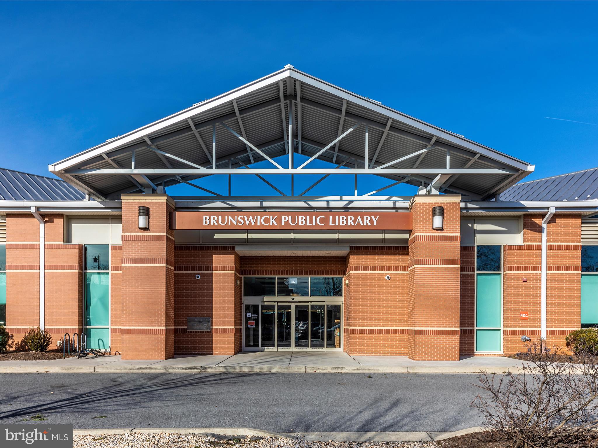 307 W Potomac STREET