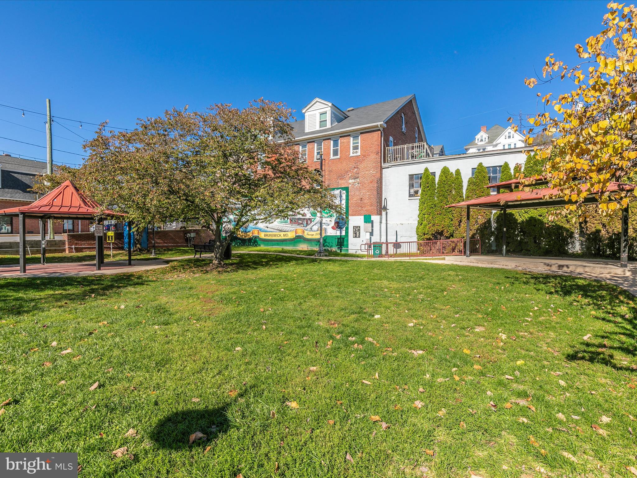 307 W Potomac STREET