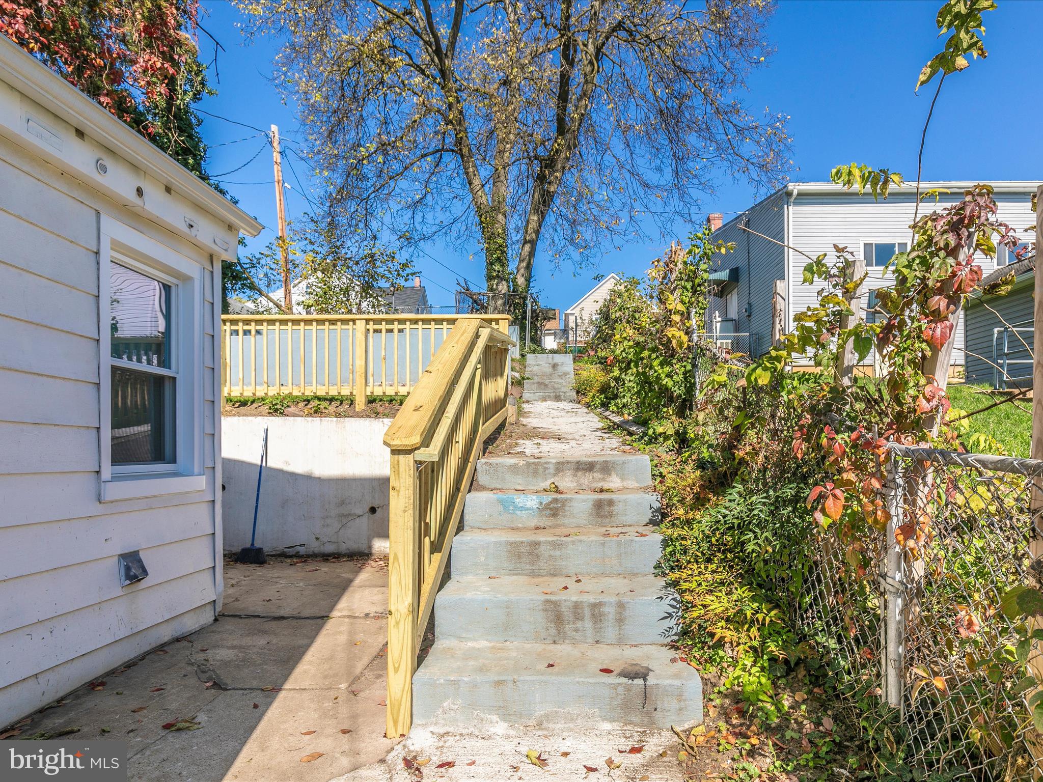 307 W Potomac STREET