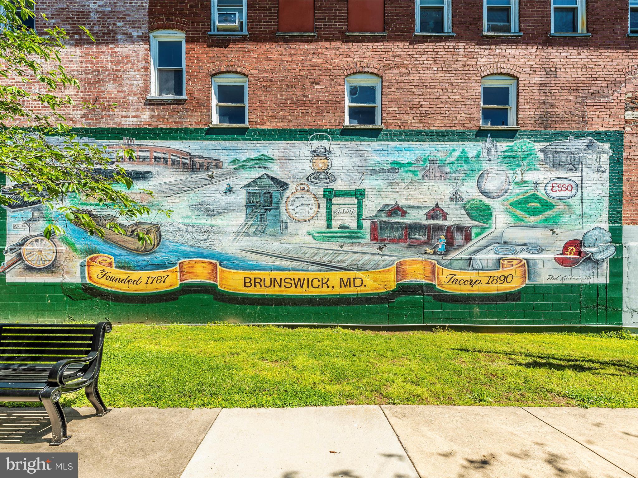 307 W Potomac STREET