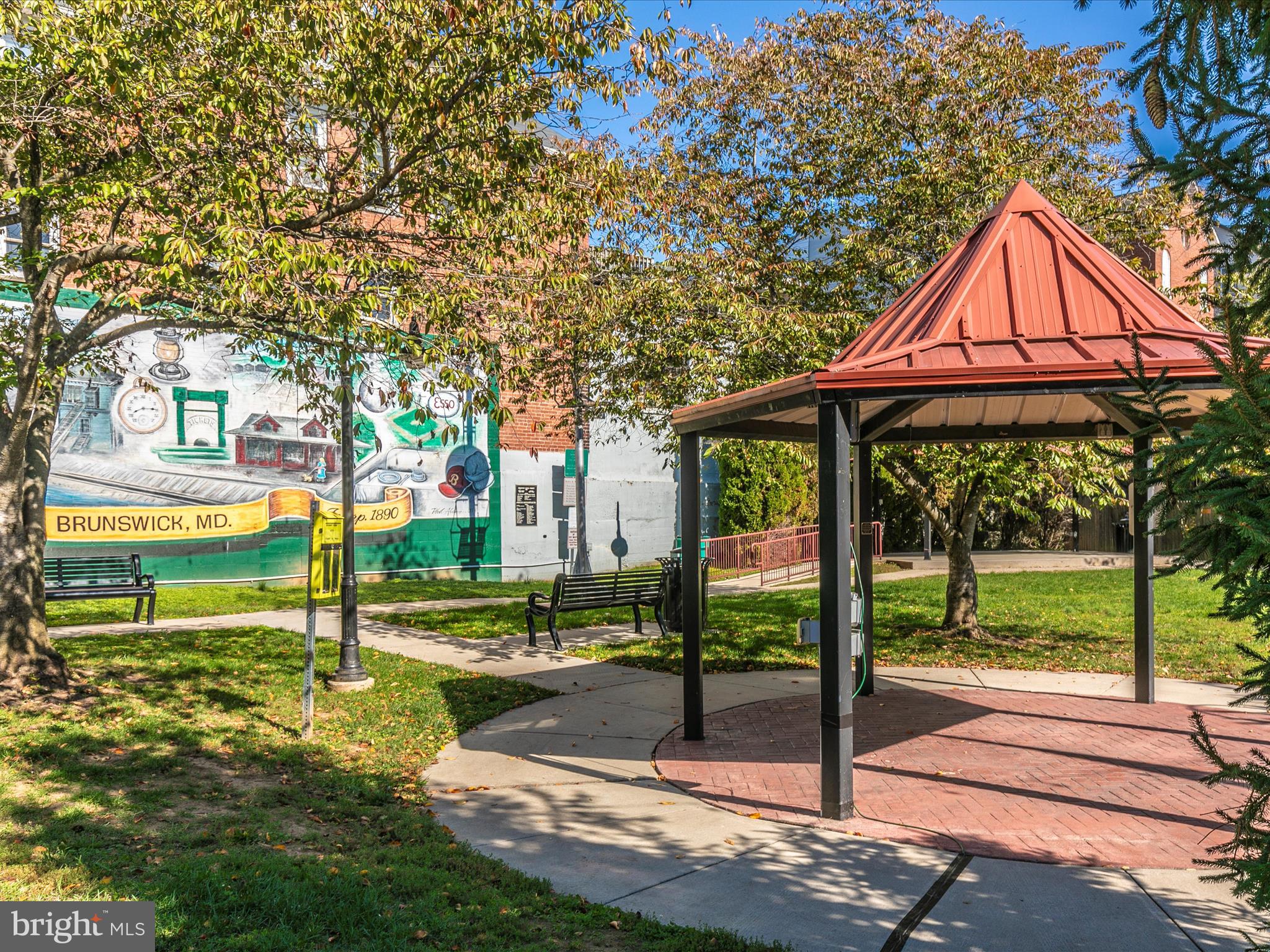 307 W Potomac STREET