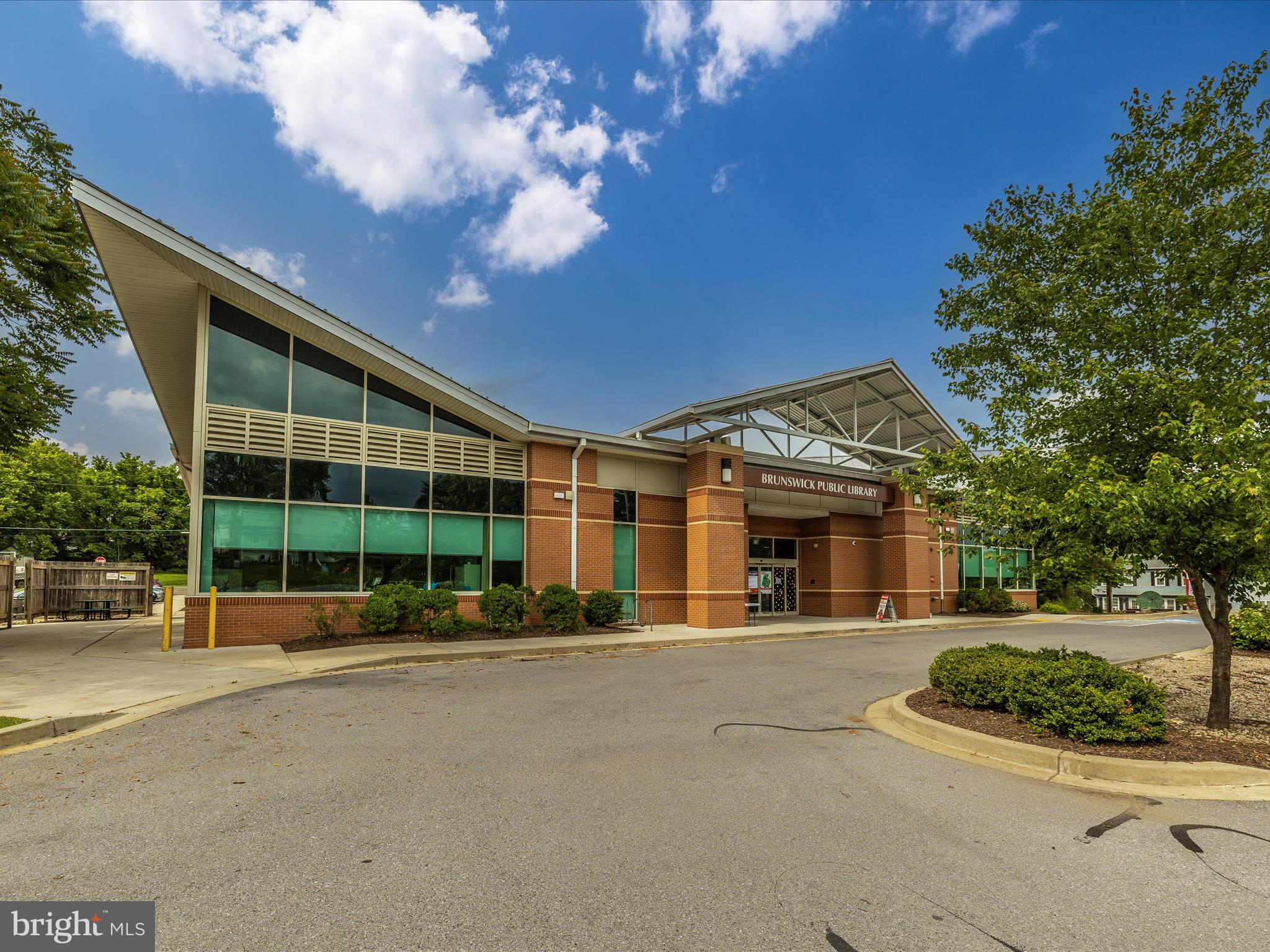 307 W Potomac STREET