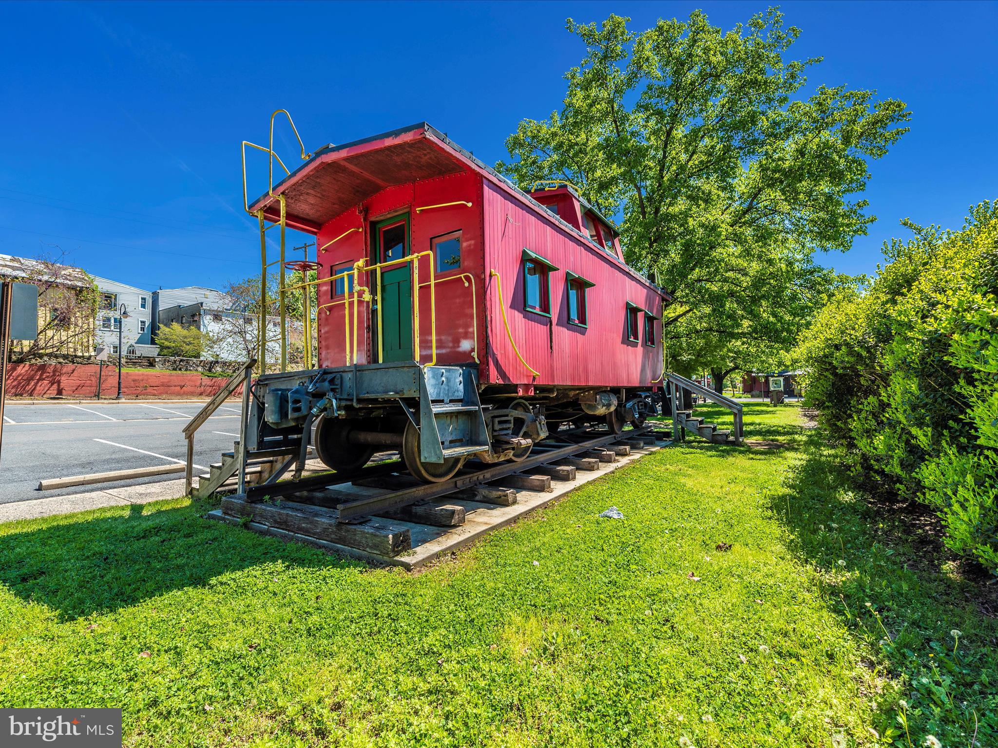 307 W Potomac STREET