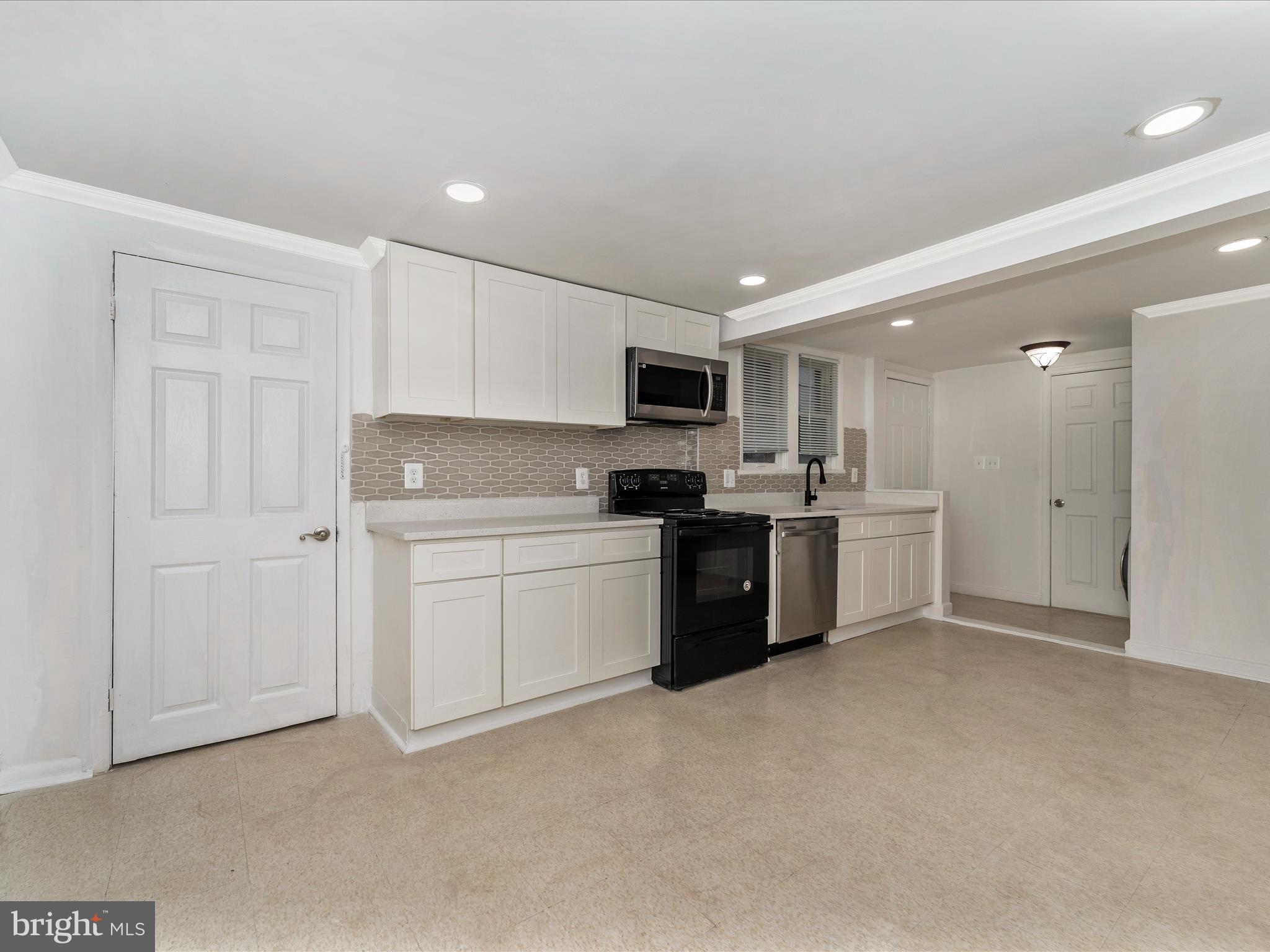 307 W Potomac STREET