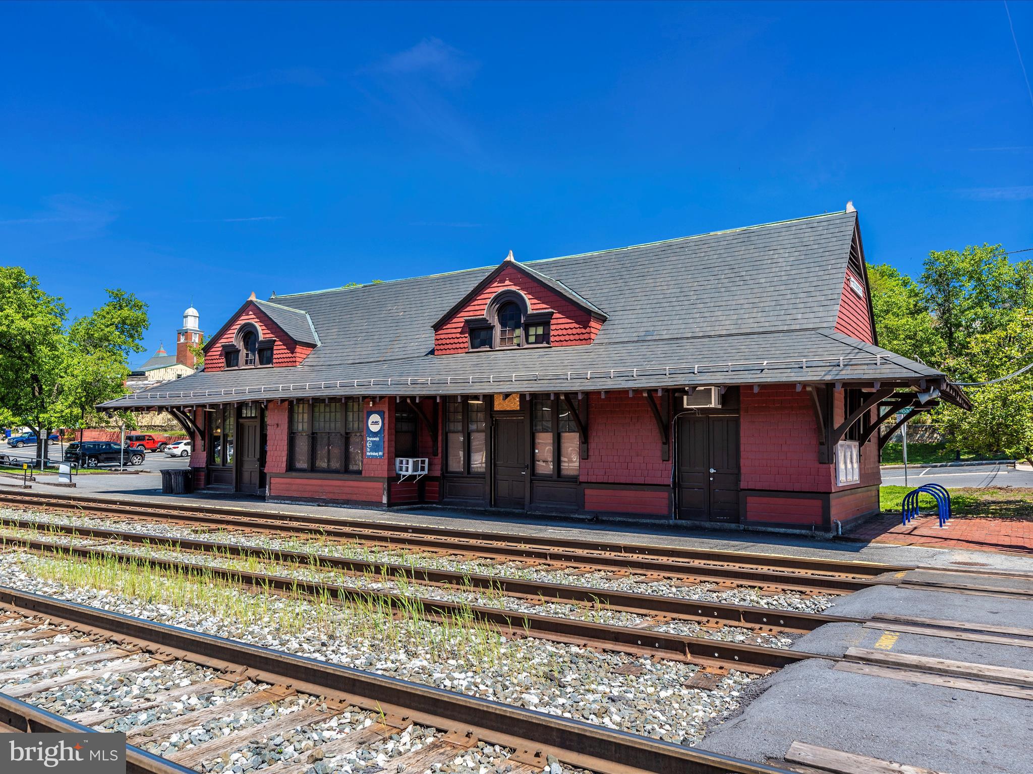 307 W Potomac STREET