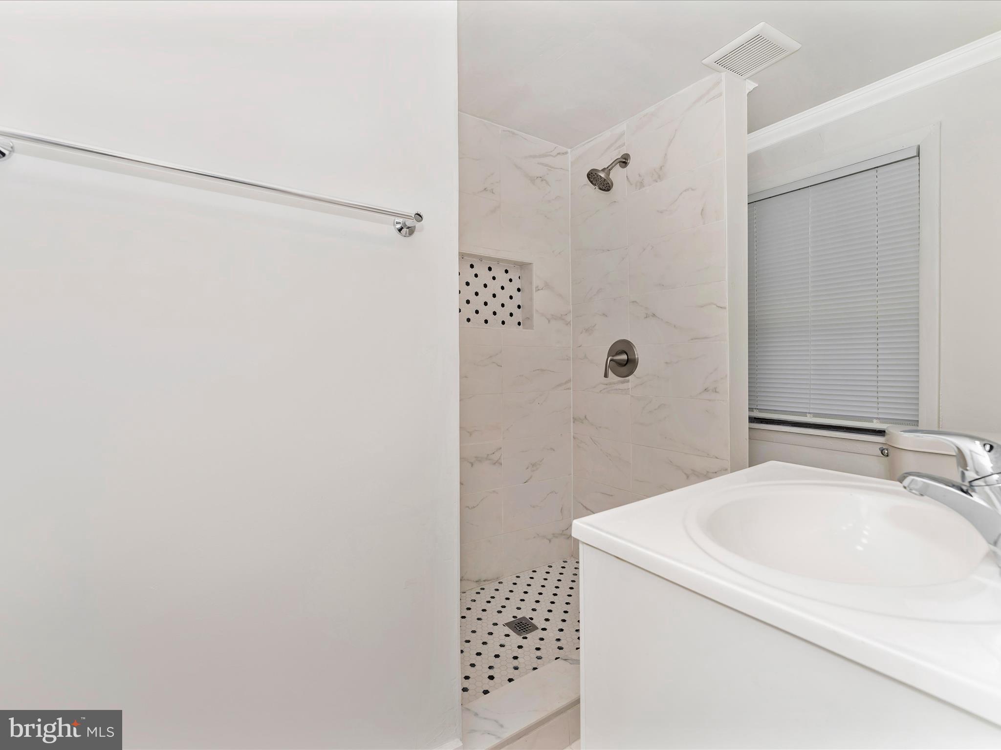 307 W Potomac STREET