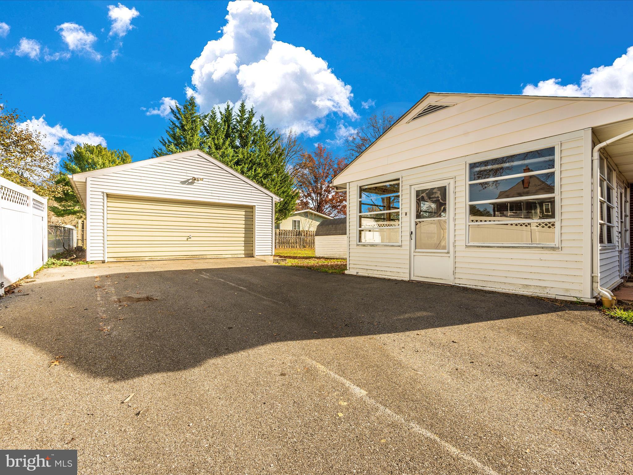 1 Locust BOULEVARD