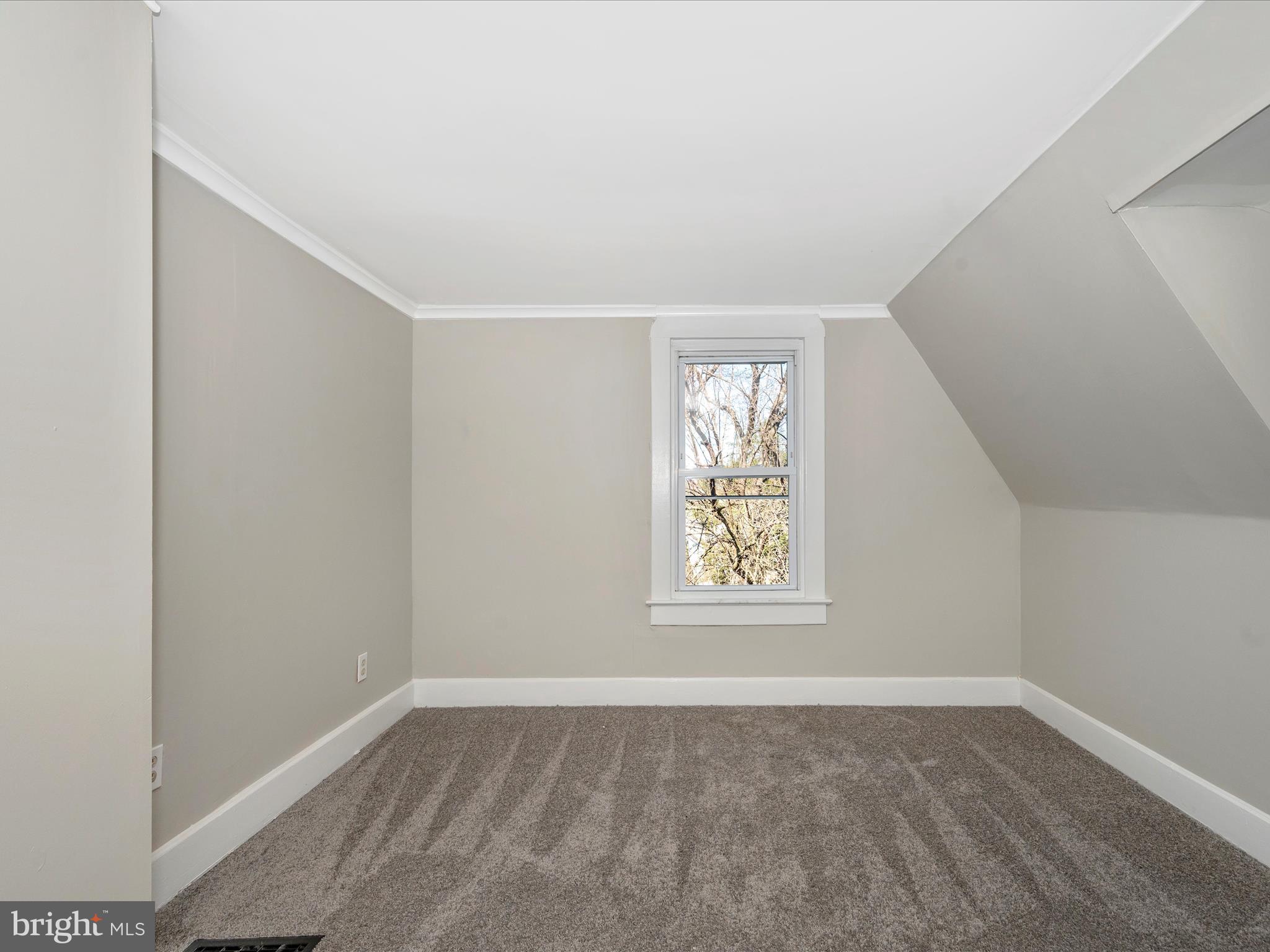 203 N Dayton Ave N