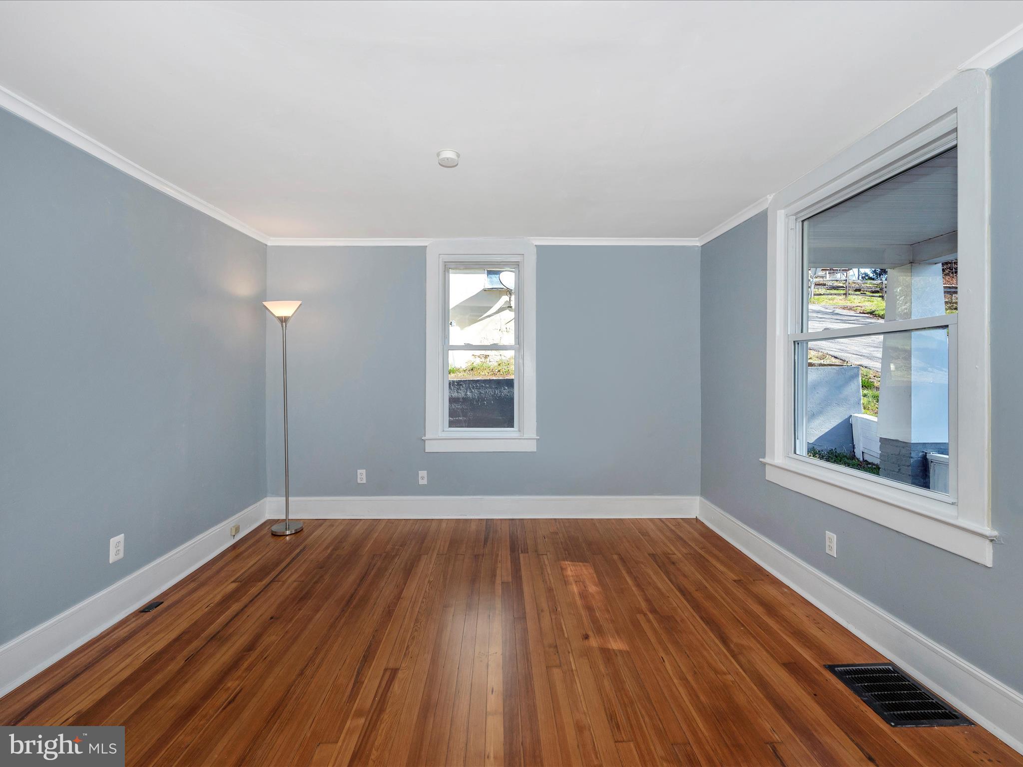 203 N Dayton Ave N