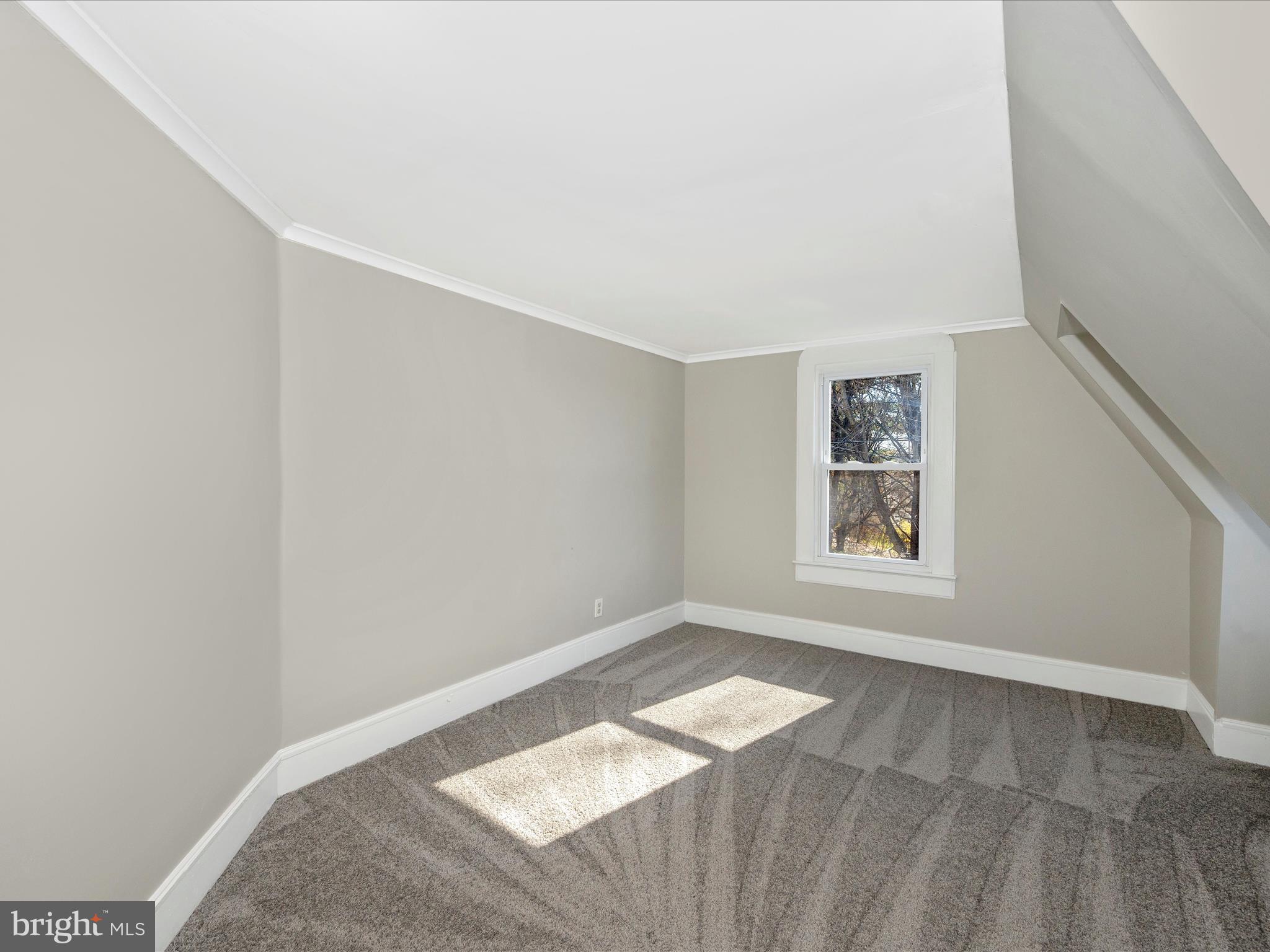 203 N Dayton Ave N