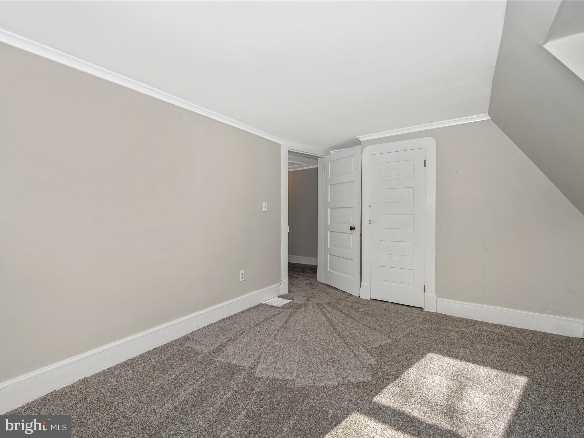 203 N Dayton Ave N