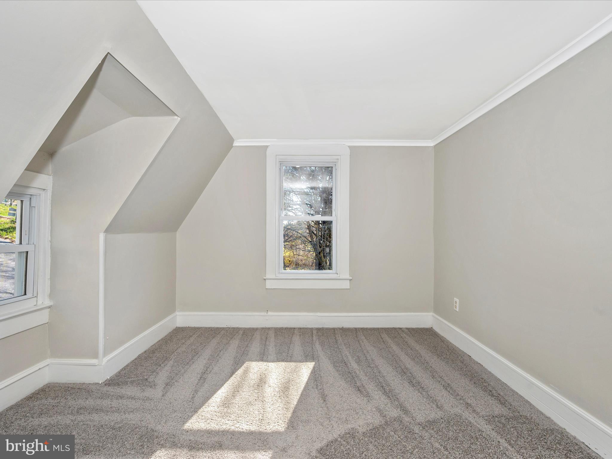 203 N Dayton Ave N