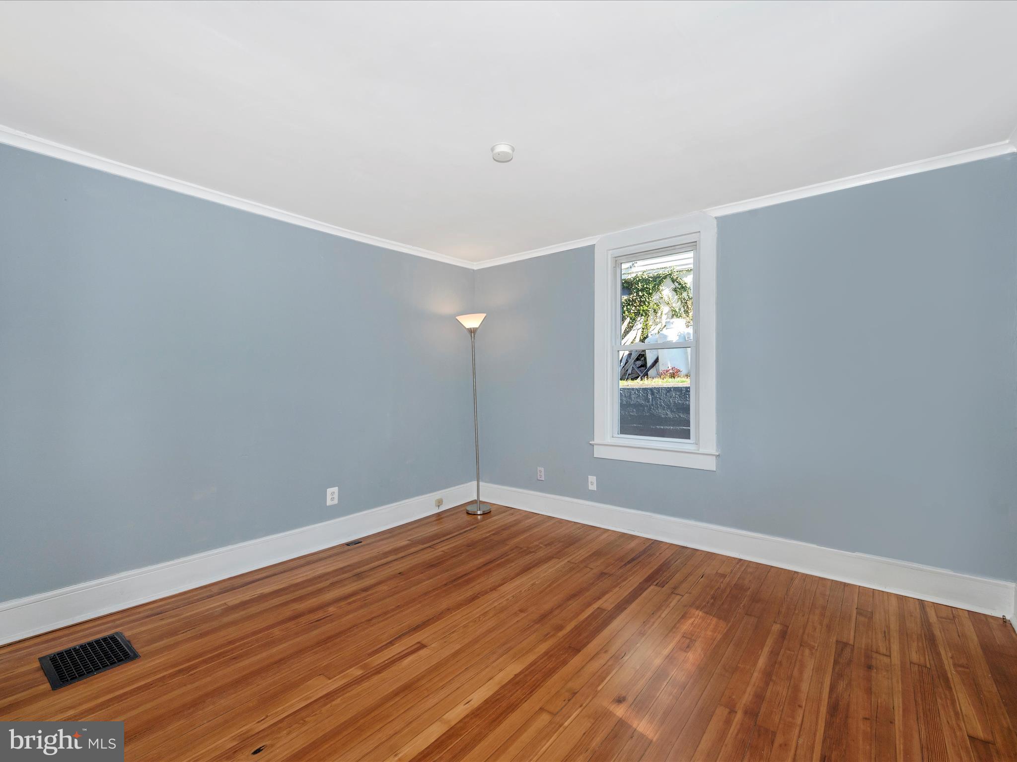 203 N Dayton Ave N