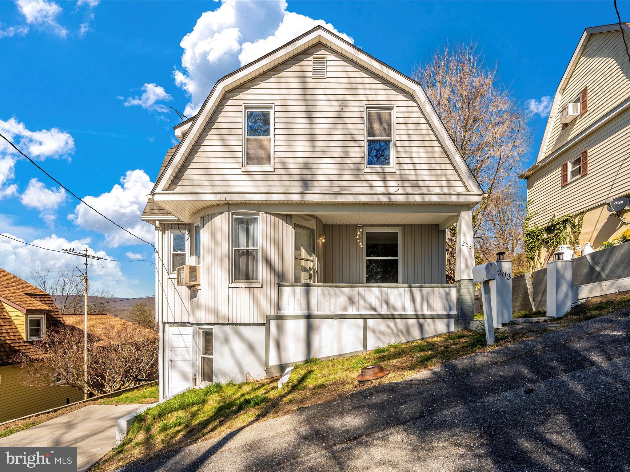 203 N Dayton Ave N