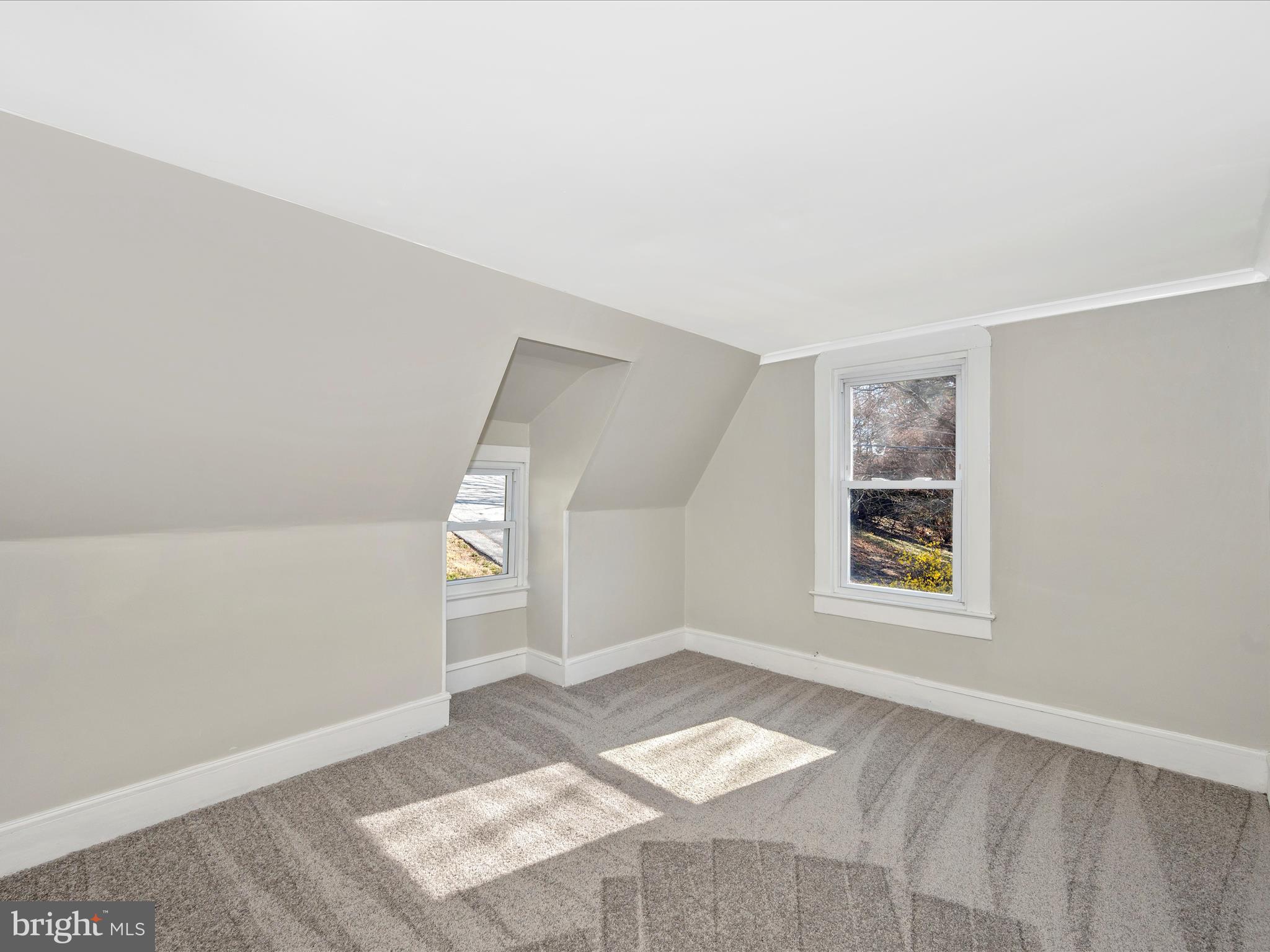 203 N Dayton Ave N